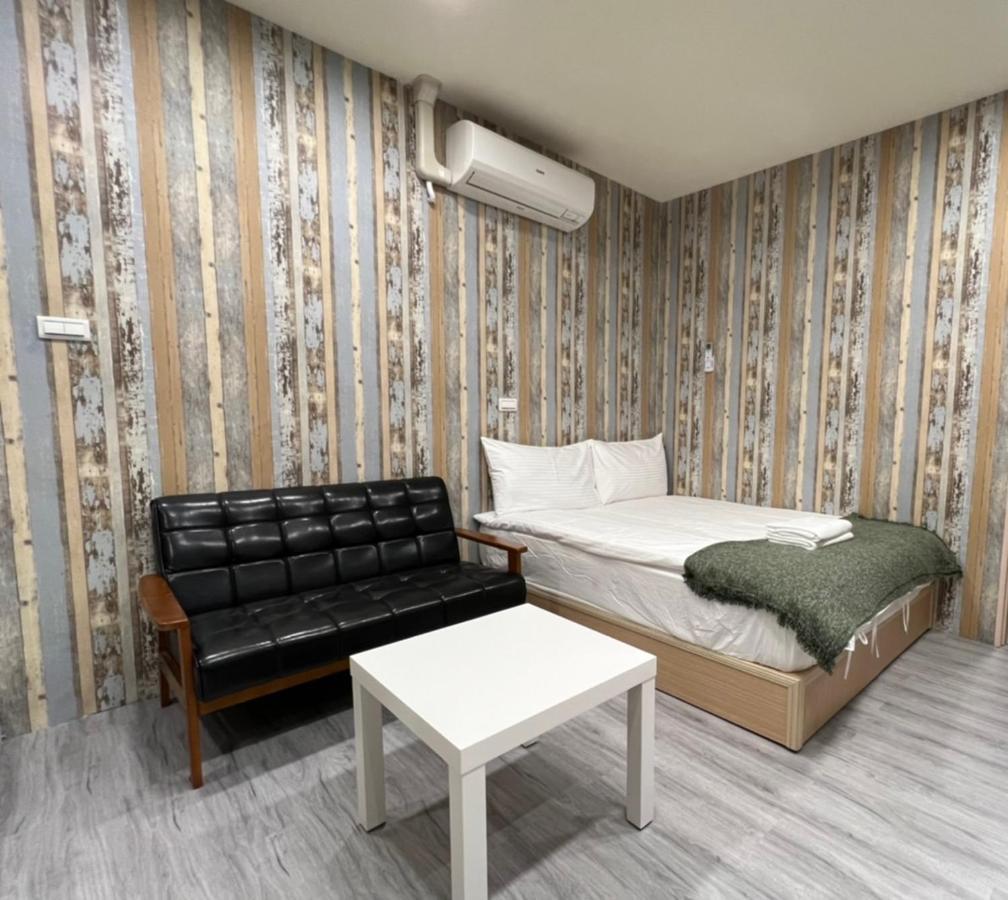 Reise Guesthouse 喜遊旅宿 ゲストハウス 旅マニア Tainan Exterior foto
